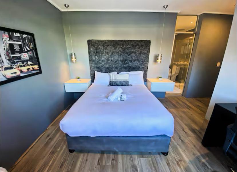 To Let 3 Bedroom Property for Rent in Green Point Western Cape